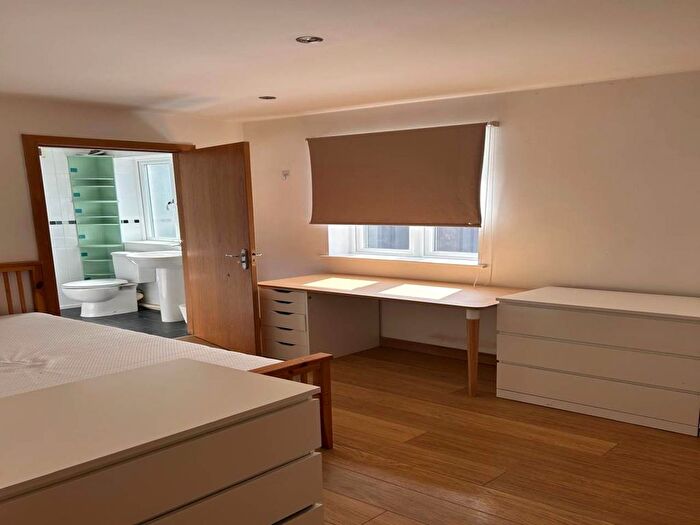 2 Bedroom Flat To Rent In Bradley House, St Stephens Avenue, Bristol, BS1