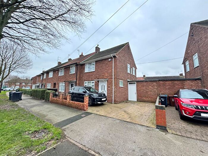 2 Bedroom End Of Terrace House For Sale In Wivern Road, Hull, HU9
