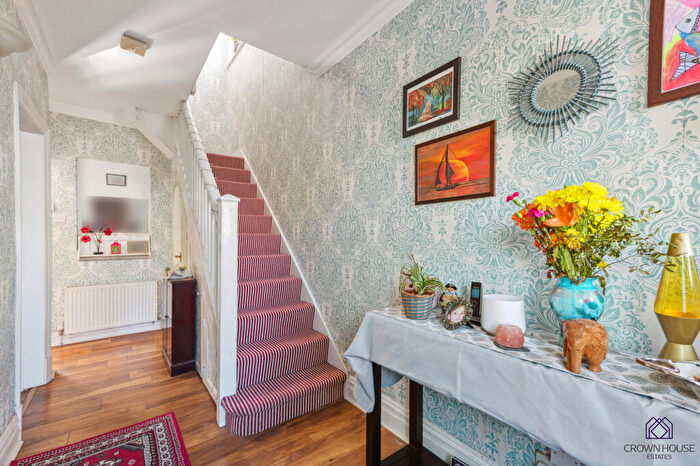 4 Bedroom Semi-Detached House To Rent In Thurlestone Avenue, London, N12
