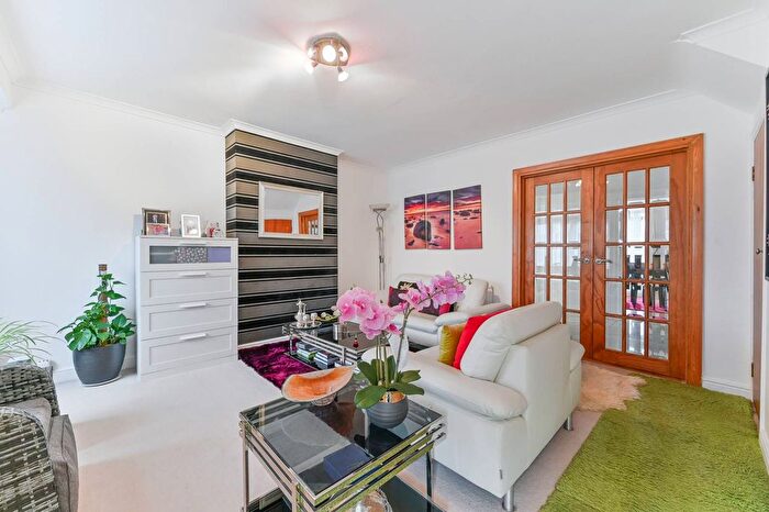 3 Bedroom Semi Detached House To Rent In Oldfields Road, Sutton, SM1