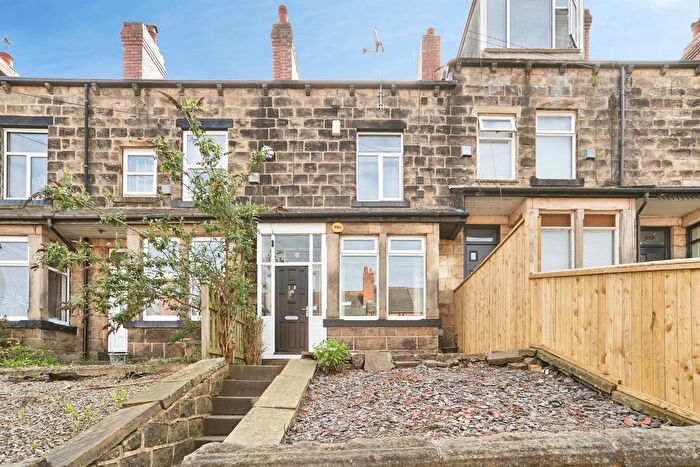 4 Bedroom End Terrace House For Sale In Low Lane, Horsforth, Leeds, LS18