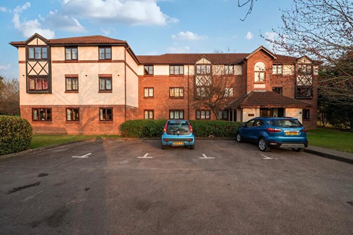 1 Bedroom Flat To Rent In Wordsworth Mead Redhill, RH1