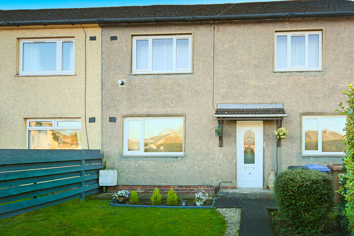 2 Bedroom Ground Flat To Rent In Bells Mill Terrace, Winchburgh, EH52