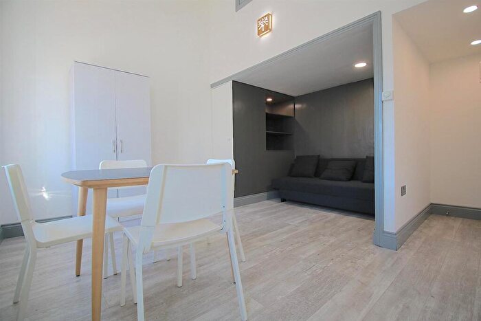 Studio To Rent In Rectory Square, London, E1