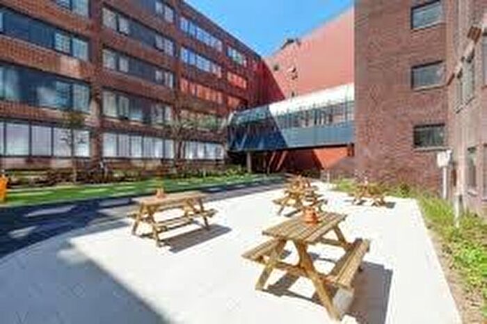 1 Bedroom Apartment To Rent In Queen Street, Sheffield, South Yorkshire, S1