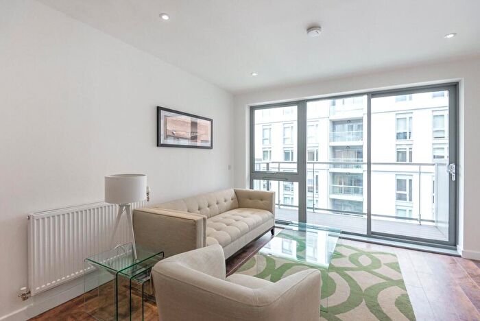 1 Bedroom Apartment For Sale In Upper North Street, Poplar, E14