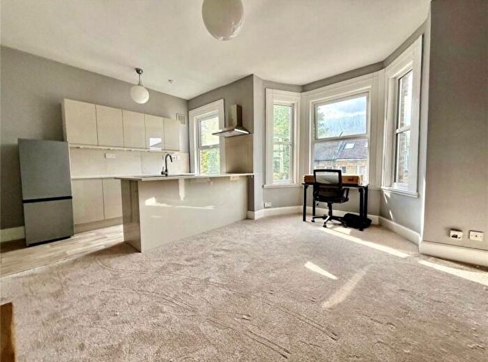 3 Bedroom Flat To Rent In Anerley Grove, London, SE19