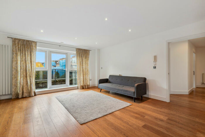 2 Bedroom Flat To Rent In The Courtyard, Goswell Road, EC1V