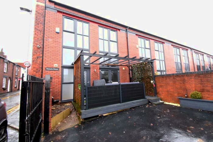 3 Bedroom Town House To Rent In Victoria Street, Westhoughton, Bolton, BL5