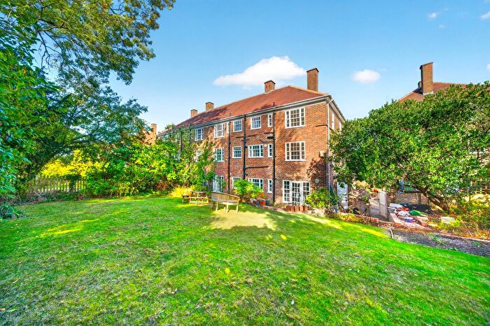 3 Bedroom Maisonette For Sale In College Road, Stonehills Court College Road, SE21