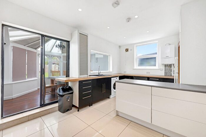 3 Bedroom Semi-Detached House To Rent In Eastern Avenue East, Romford, RM1