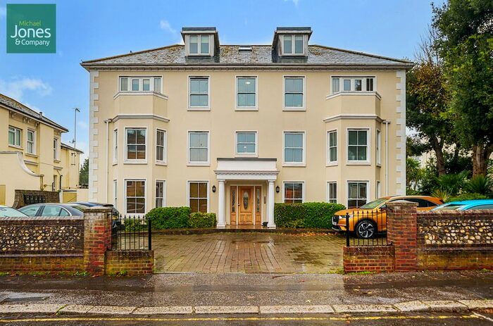 2 Bedroom Flat To Rent In Gratwicke Road, Worthing, West Sussex, BN11