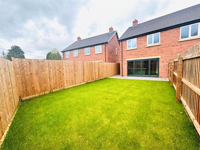 3 Bedroom House To Rent In Cathedral Court, Uttoxeter, ST14