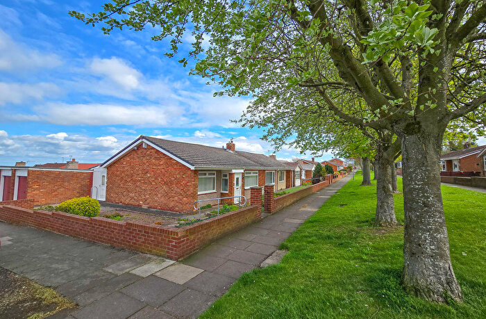 2 Bedroom Semi-Detached Bungalow For Sale In Newbank Walk, Winlaton, NE21