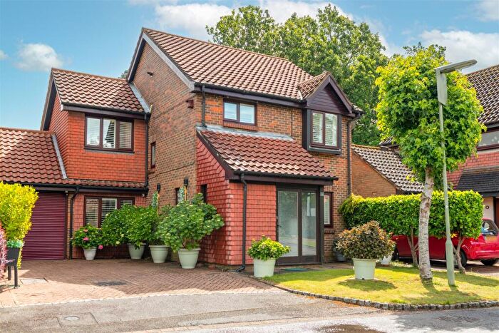 4 Bedroom Detached House To Rent In Heritage Lawn, Langshott, Horley, Surrey, RH6