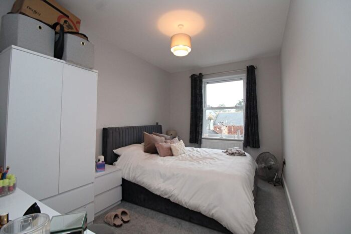 2 Bedroom Flat For Sale In Grosvenor Road, Paignton, TQ4