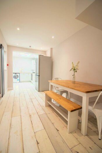 6 Bedroom Flat To Rent In Dell Street, Liverpool, L7