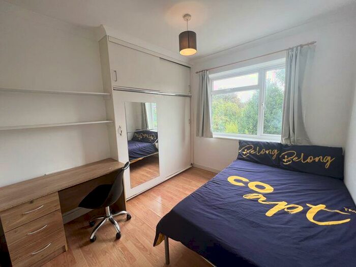 5 Bedroom Semi-Detached House To Rent In Bevendean Crescent, Brighton, BN2