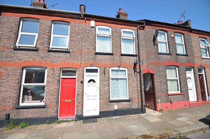 2 Bedroom Terraced House To Rent In St. Pauls Road, Luton, Bedfordshire, LU1