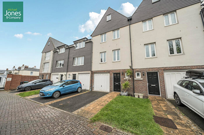 3 Bedroom Terraced House To Rent In Pier Road, Littlehampton, West Sussex, BN17