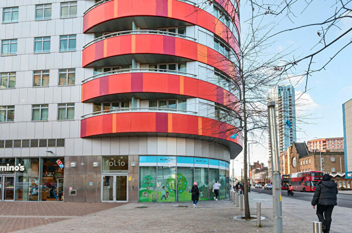 Apartment To Rent In Rathbone Market, Barking Road, London, E16