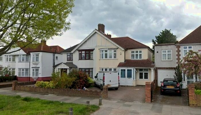 5 Bedroom Semi-Detached House To Rent In Hanworth Road, Hounslow, TW4
