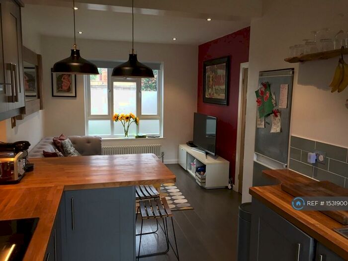 2 Bedroom Flat To Rent In Shernhall Street, London, E17