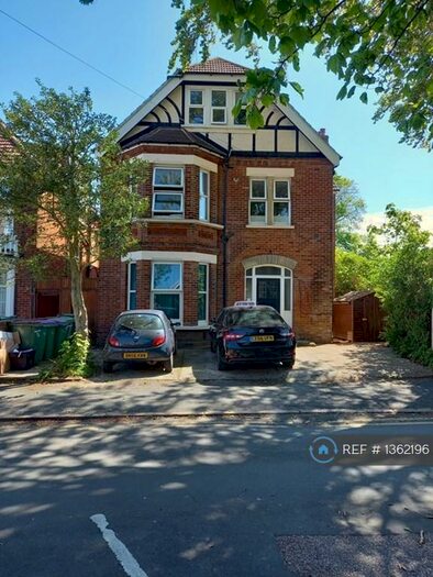 2 Bedroom Flat To Rent In Kingsnorth Gardens, Folkestone, CT20