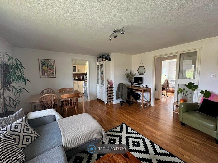 2 Bedroom Flat To Rent In Waverley Place, London, N4