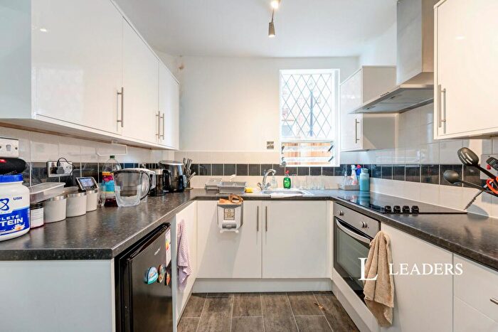 2 Bedroom Flat To Rent In Lawrence Road, Southsea, PO5