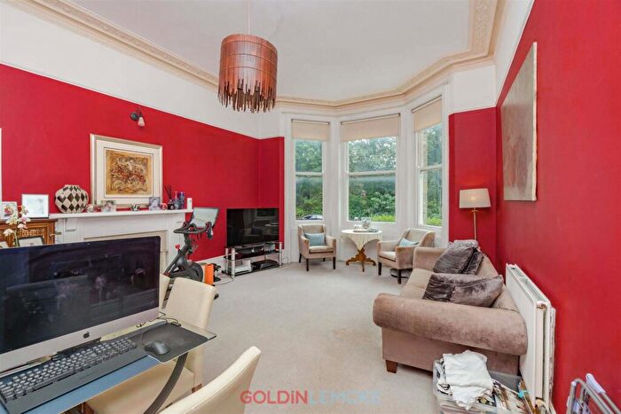 2 Bedroom Flat To Rent In The Drive, Hove, BN3