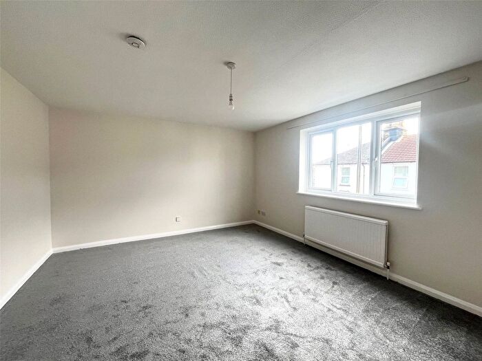 1 Bedroom Flat To Rent In Gloucester Road, Littlehampton, West Sussex, BN17