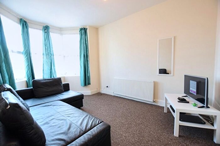 2 Bedroom Flat To Rent In Hainault Street, Ilford, IG1