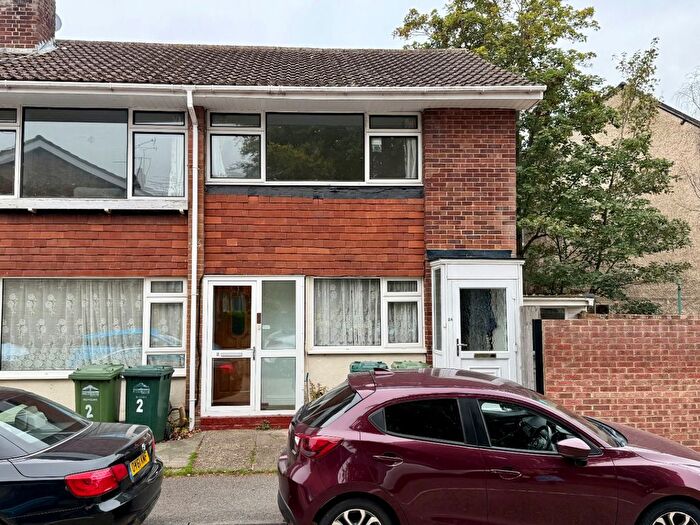 2 Bedroom Maisonette For Sale In Cliveden Place, Shepperton, Surrey, TW17