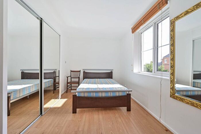 3 Bedroom Flat To Rent In Alwyne Road, Wimbledon, London, SW19