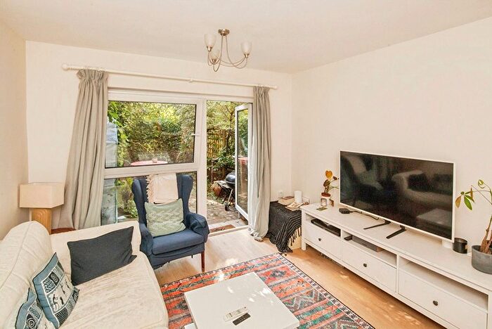 2 Bedroom Maisonette For Sale In Turenne Close, London, SW18