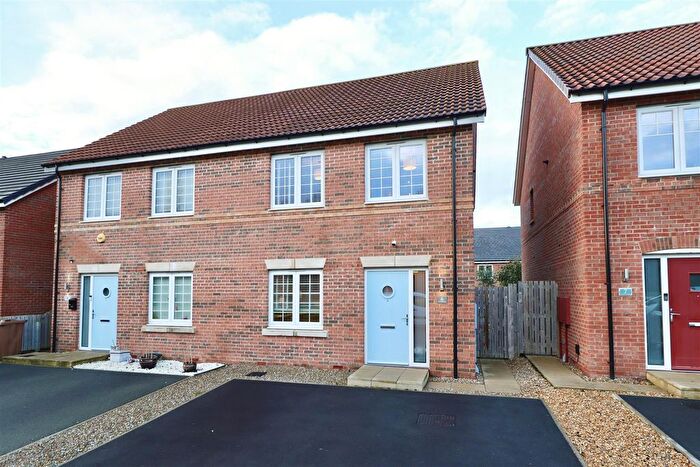 3 Bedroom Semi Detached House For Sale In Furlands Grove, Stamford Bridge, York, YO41