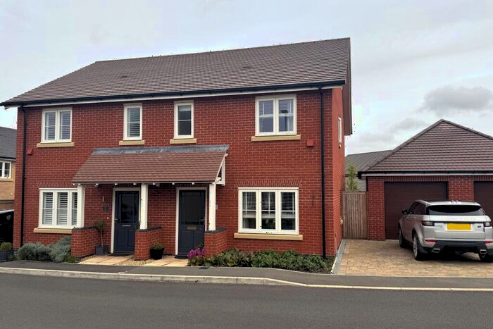 3 Bedroom Semi-Detached House To Rent In Priors Close, Oakham, LE15