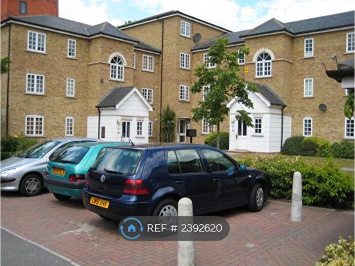 2 Bedroom Flat To Rent In Edith Cavell Way, Shooters Hill, SE18