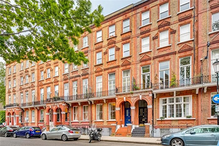 4 Bedroom Maisonette To Rent In Nevern Square, Earls Court, SW5
