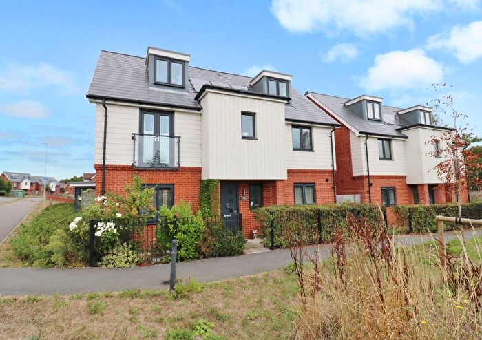 5 Bedroom Detached House For Sale In Claypit Copse, Bursledon, SO31