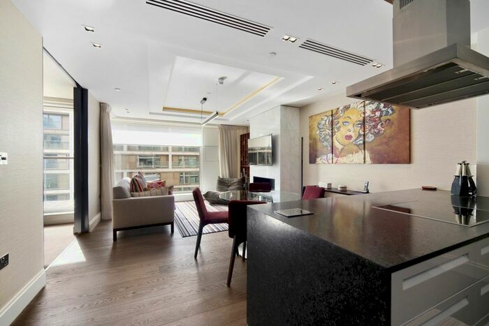 3 Bedroom Flat To Rent In Kensington High Street, London, W14