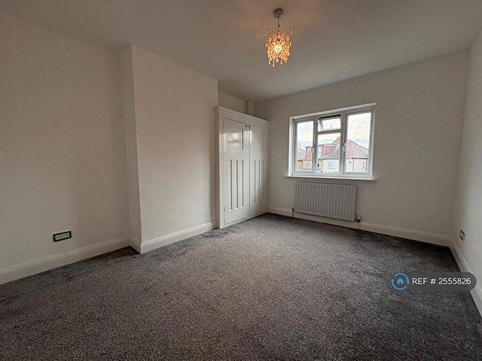4 Bedroom Semi-Detached House To Rent In Vicars Close, Enfield, EN1