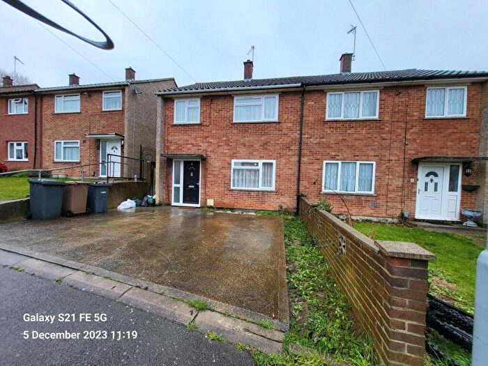 3 Bedroom Semi-Detached House To Rent In Baldock Close, LU4