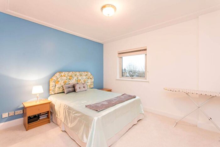 2 Bedroom Flat To Rent In St Johns Wood Road, St John's Wood, London, NW8