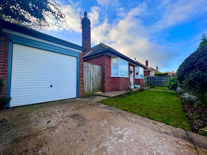 2 Bedroom Bungalow To Rent In Grange Avenue, Overstrand, NR27