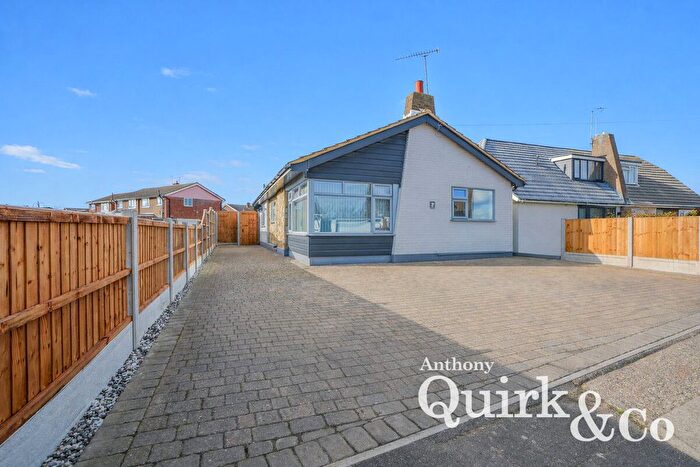3 Bedroom Detached Bungalow For Sale In Meadway, Canvey Island, SS8
