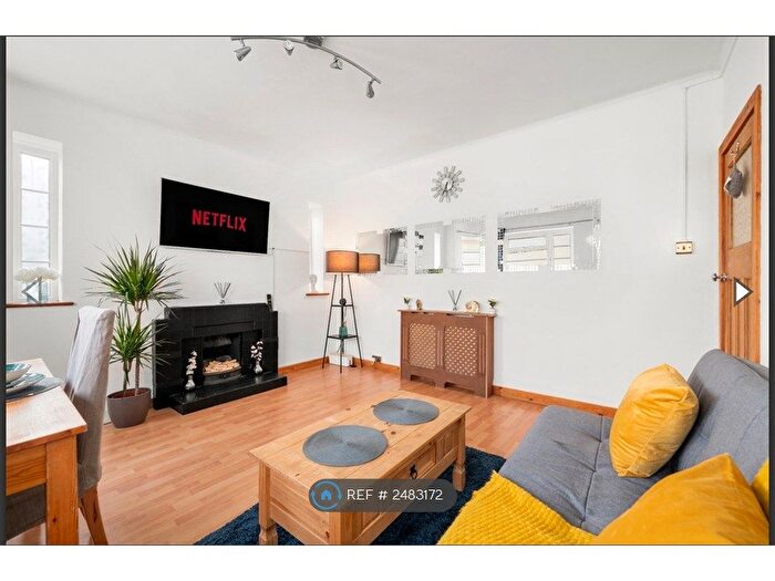 2 Bedroom Flat To Rent In Crownstone Rd, London, SW2