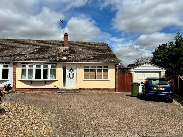 3 Bedroom Bungalow To Rent In Palgrave Close, Taverham, Norwich, NR8