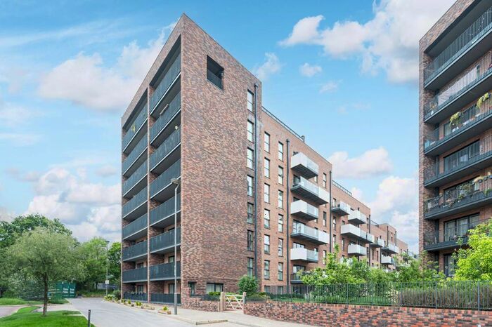 3 Bedroom Flat To Rent In Purbeck Gardens, Lower Sydenham, London, SE26